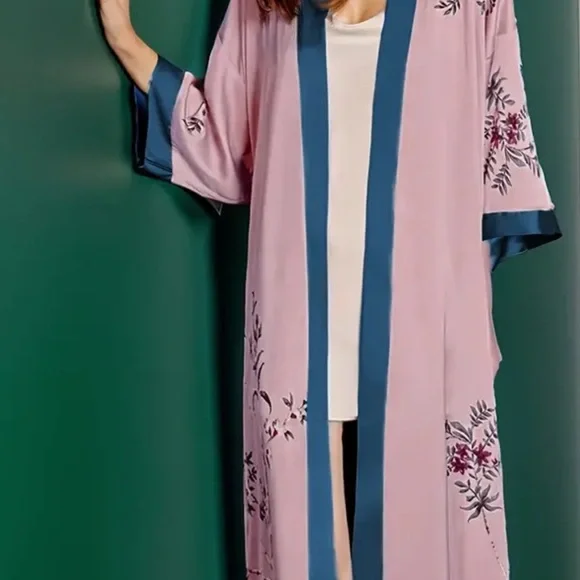 Violet Robe - Picture 4 of 7